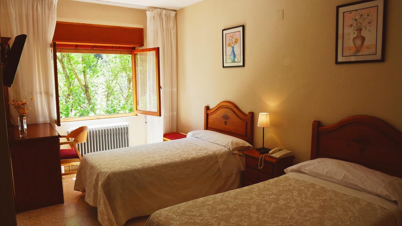 耶斯特 Balneario De Tus酒店 外观 照片